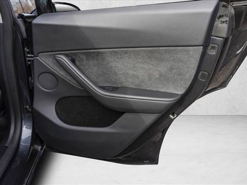 Used 2024 Tesla Model Y Long Range image 27