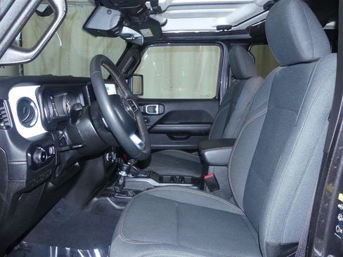 Used 2025 Jeep Wrangler Unlimited Sahara AWD/4WD image 21