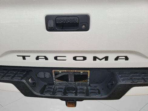 Used 2022 Toyota Tacoma TRD Sport image 25