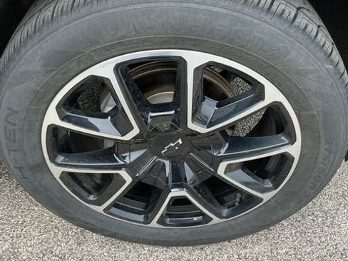 Used 2022 Chevrolet Tahoe RST w/ Luxury Package AWD/4WD image 24