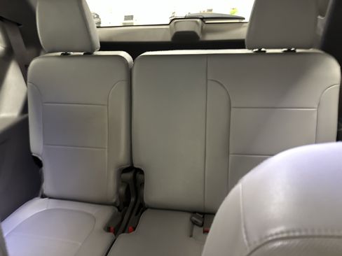 Used 2018 Chevrolet Traverse Premier FWD image 33