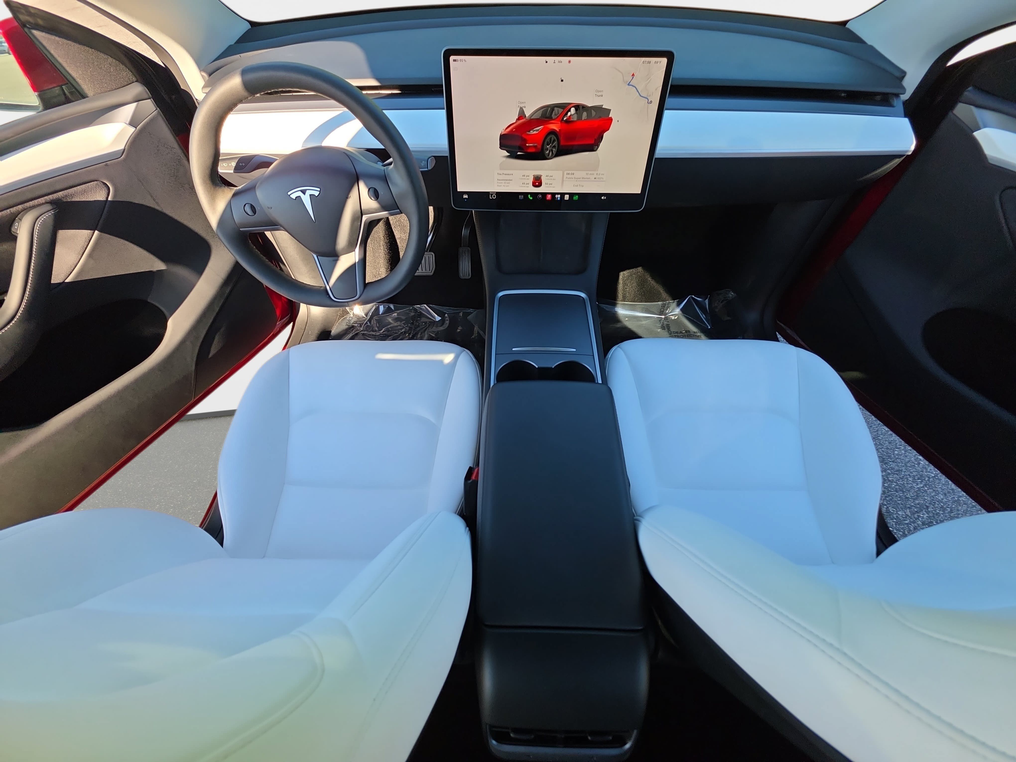 Used 2024 Tesla Model Y Long Range RWD image 9