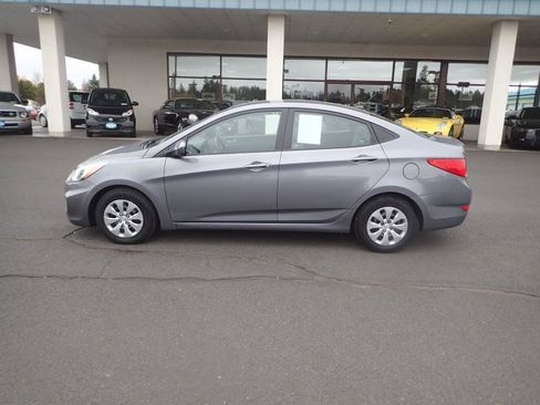 Used 2017 Hyundai Accent SE FWD image 2