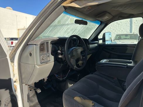 Used 2005 GMC Sierra 3500 W/T image 13