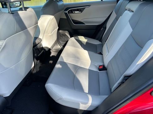 Used 2021 Toyota RAV4 XLE Premium image 13