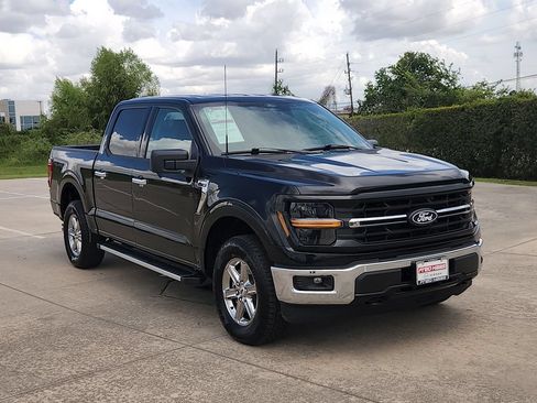 Used 2025 Ford F150 XLT w/ Equipment Group 301A Standard AWD/4WD image 3