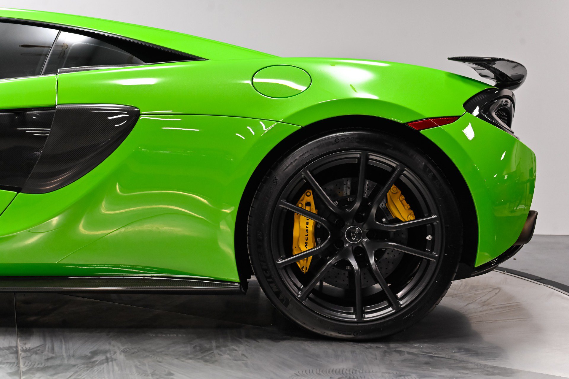 Used 2016 McLaren 570S Coupe RWD image 22
