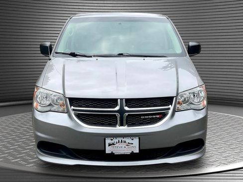Used 2015 Dodge Grand Caravan SE w/ Quick Order Package 29E SE FWD image 2