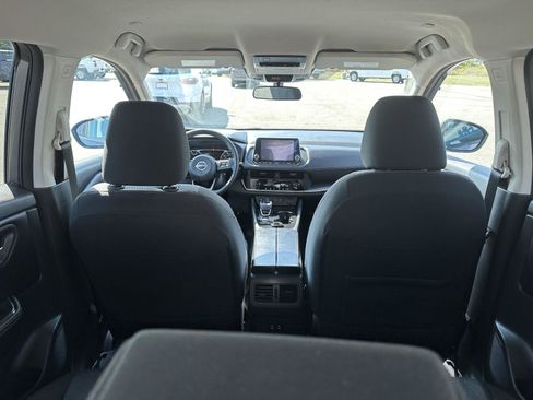 Used 2024 Nissan Rogue SV image 7