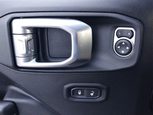 Used 2021 Jeep Gladiator Willys image 19