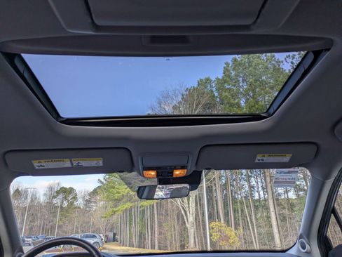 Used 2020 Honda Pilot Touring image 24