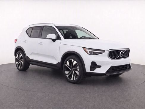 Used 2024 Volvo XC40 B5 Ultimate w/ Climate Package AWD/4WD image 2