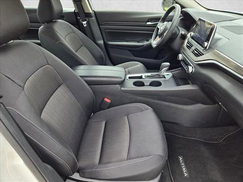 Used 2025 Nissan Altima 2.5 SV FWD image 19