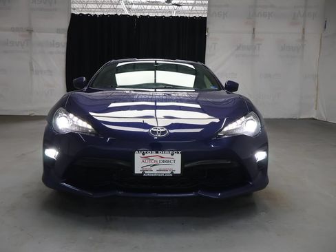 Used 2017 Toyota 86 RWD image 2