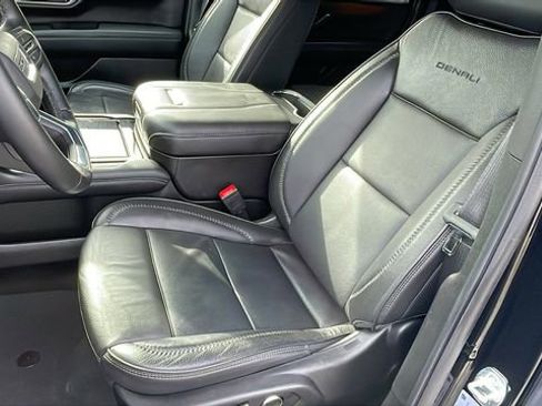 Used 2025 GMC Yukon XL Denali image 11