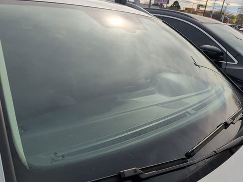 Used 2024 Volkswagen Taos SE w/ Panoramic Sunroof Package image 14