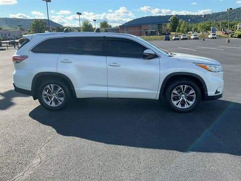 Used 2015 Toyota Highlander XLE AWD/4WD image 4