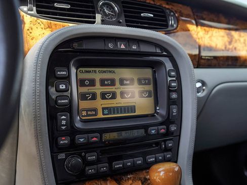 Used 2006 Jaguar XJ8 RWD image 36