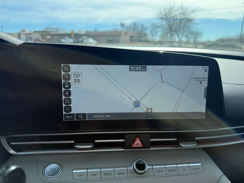 Used 2024 Hyundai Elantra Limited image 11