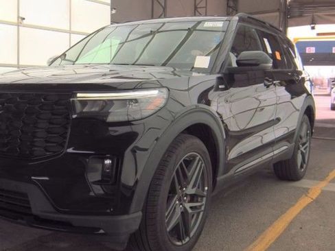 Used 2025 Ford Explorer ST-Line w/ ST-Line Street Pack image 1