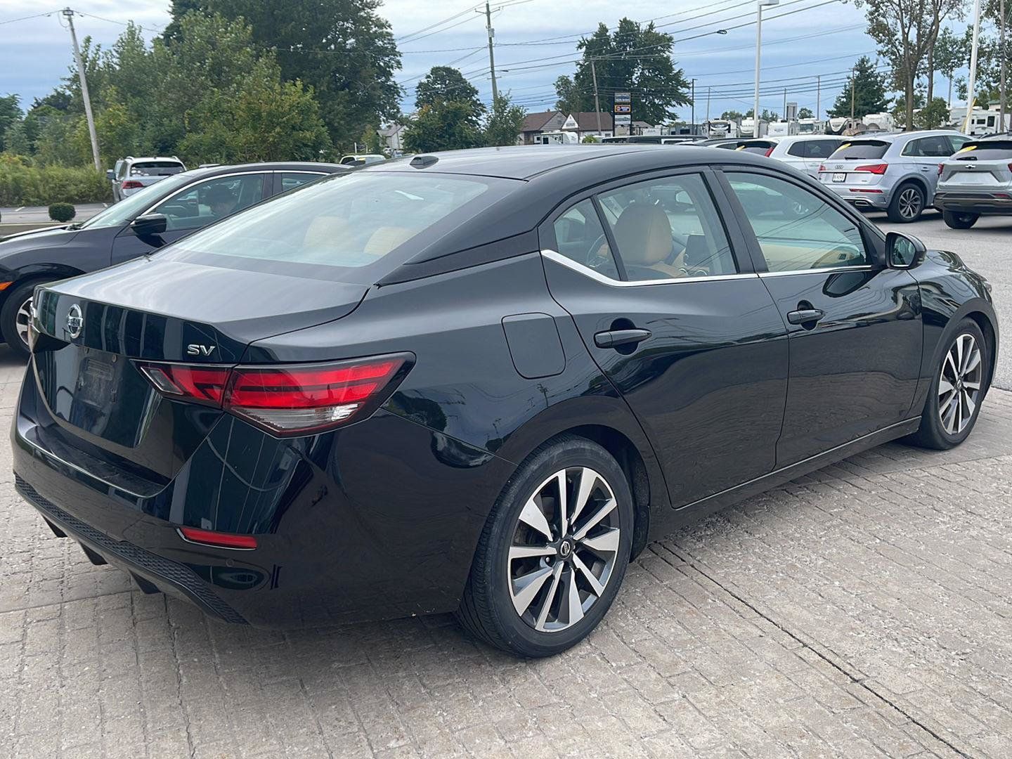 Used 2020 Nissan Sentra SV w/ SV Premium Package FWD image 4