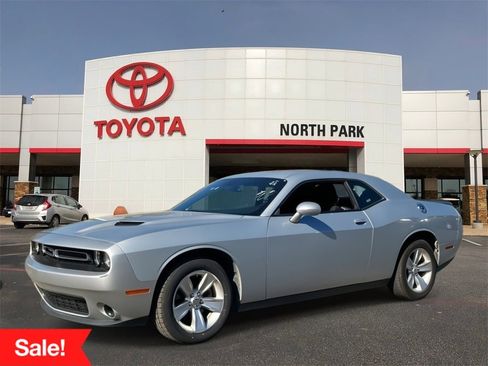 Used 2023 Dodge Challenger SXT image 1