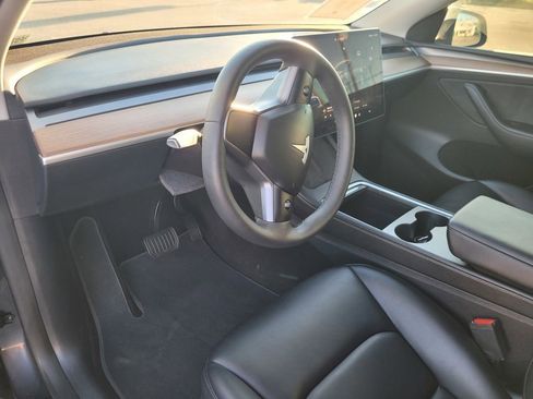 Used 2024 Tesla Model Y Long Range AWD/4WD image 11