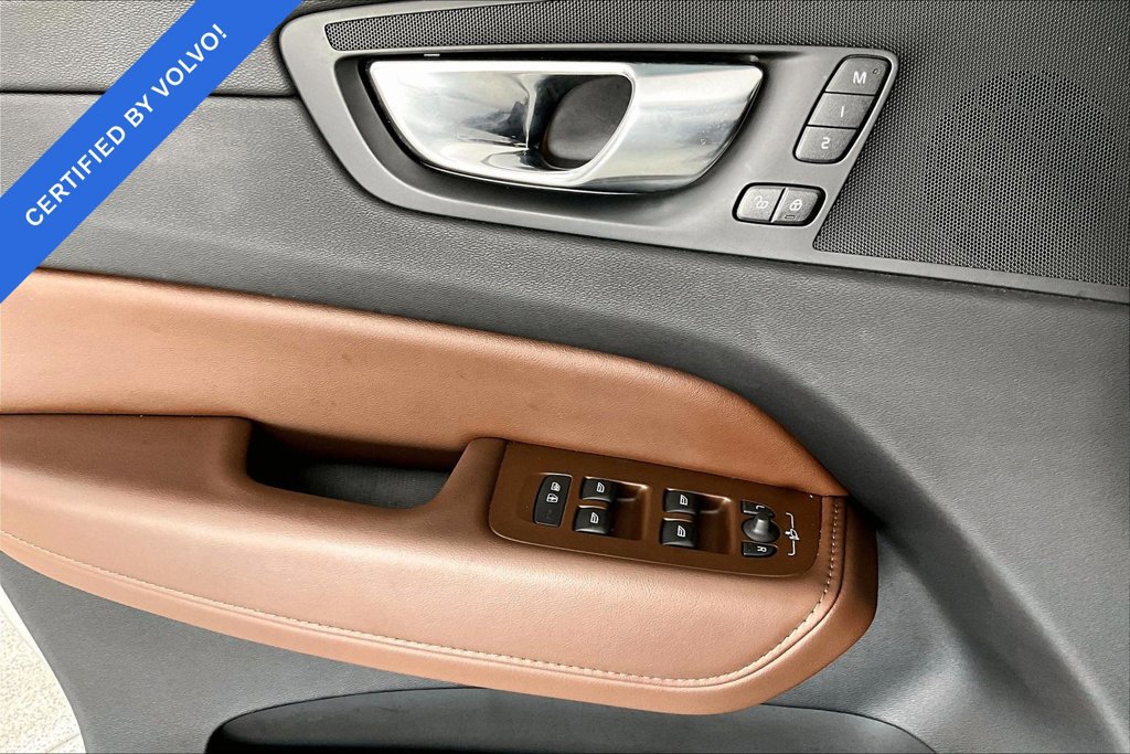 Used 2025 Volvo XC60 B5 Plus AWD/4WD image 32