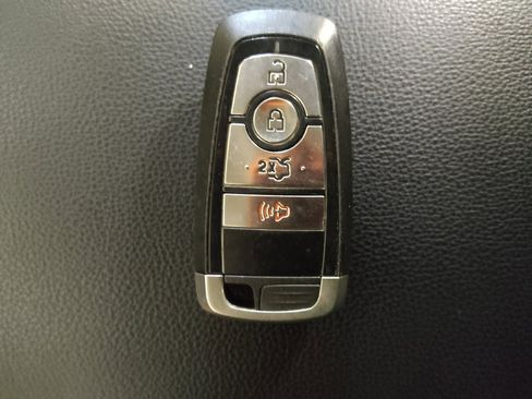 Used 2019 Ford Fusion SE FWD image 32