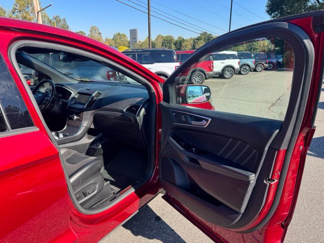 Used 2019 Ford Edge ST w/ Equipment Group 401A AWD/4WD image 19