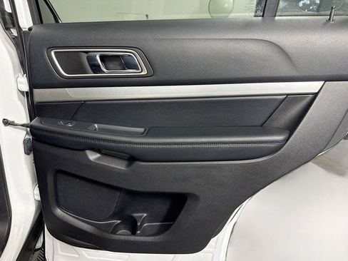 Used 2017 Ford Explorer XLT w/ Equipment Group 202A FWD image 32