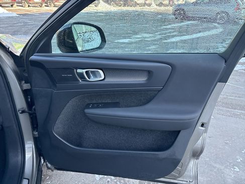 Used 2022 Volvo XC40 T5 R-Design w/ Climate Package image 34