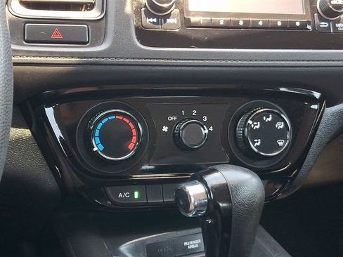 Used 2018 Honda HR-V LX image 17