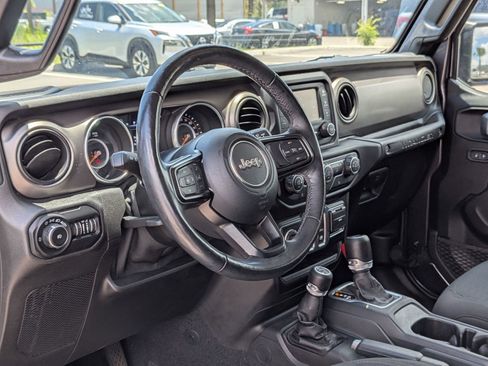 Used 2020 Jeep Wrangler Sport AWD/4WD image 4