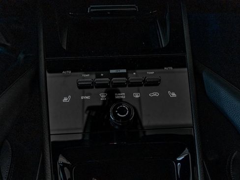 Certified 2024 Porsche Cayenne image 25