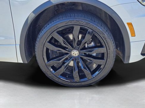Used 2021 Volkswagen Tiguan SE R-Line image 6