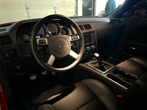 Used 2010 Dodge Challenger SRT8 image 13