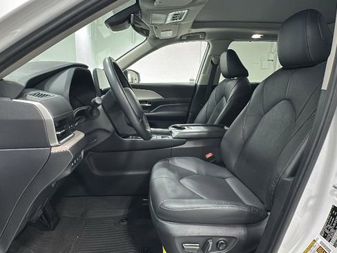 Used 2024 Toyota Grand Highlander Limited image 10