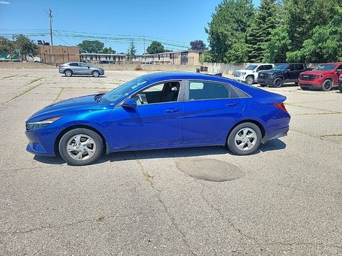 Used 2023 Hyundai Elantra SE FWD image 5