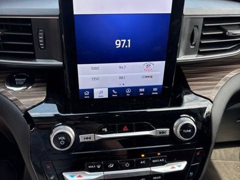 Used 2023 Ford Explorer Limited w/ Limited Technology Package AWD/4WD image 16