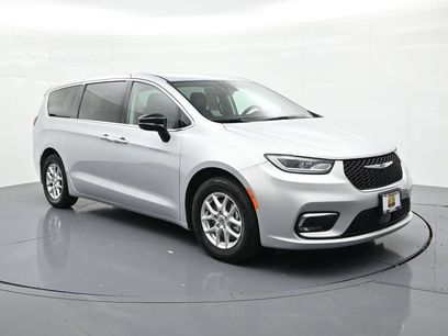 Used 2024 Chrysler Pacifica Touring-L