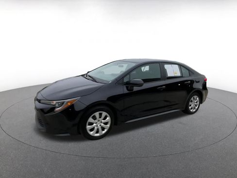 Used 2025 Toyota Corolla LE image 8