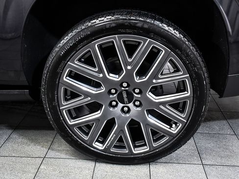 Used 2025 GMC Yukon XL Denali Ultimate AWD/4WD image 8
