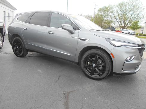 Used 2023 Buick Enclave Essence w/ Experience Buick Package image 4