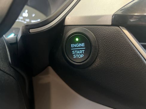 Used 2022 Ford Escape SE w/ SE Sport Appearance Package image 21