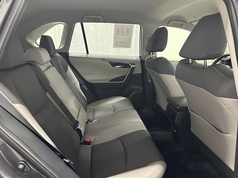 Used 2025 Toyota RAV4 XLE AWD/4WD image 54