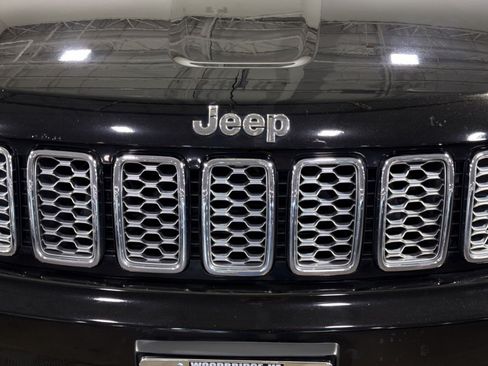 Used 2019 Jeep Grand Cherokee Summit w/ Skid Plate Group AWD/4WD image 12