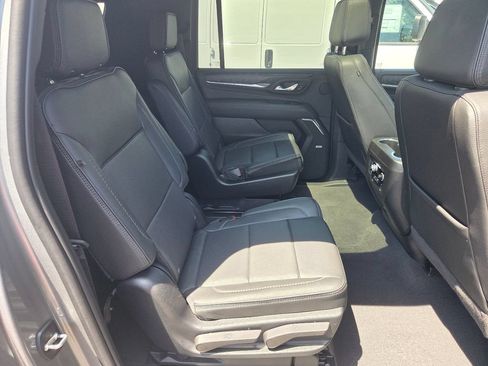Used 2023 GMC Yukon XL Denali AWD/4WD image 31