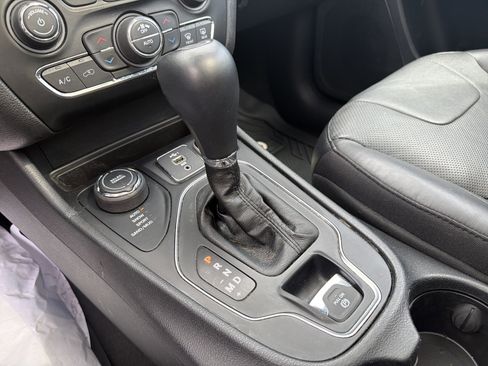 Certified 2019 Jeep Cherokee High Altitude AWD/4WD image 22