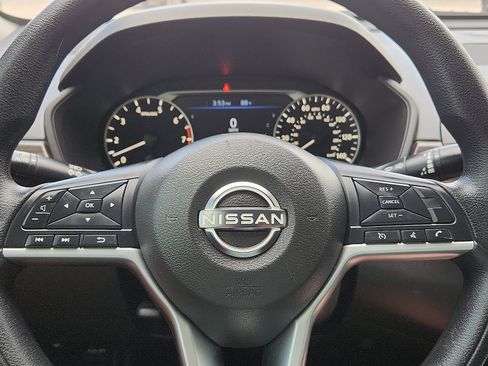 Used 2024 Nissan Altima 2.5 SV FWD image 19